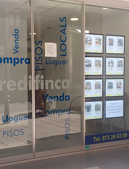 CREDIFINCA Immobiliària a Lleida pisos en venda i lloguer a Lleida. Els teus pisos i cases en venda a Lleida, Properties Real Estate Agency. venda de locals i naus.